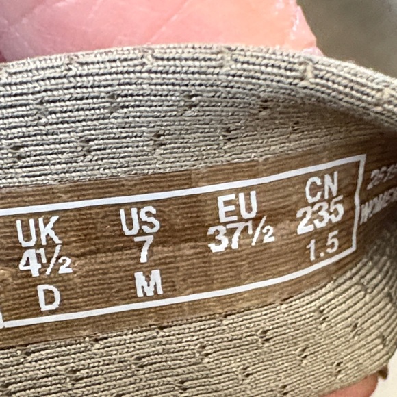 Clarks Women's cloud steppers Sandals in Gray - Picture 11 of 16